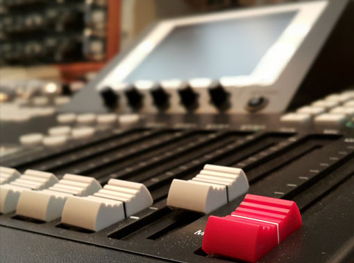 與各個知名音響公司組成戰(zhàn)略聯(lián)盟